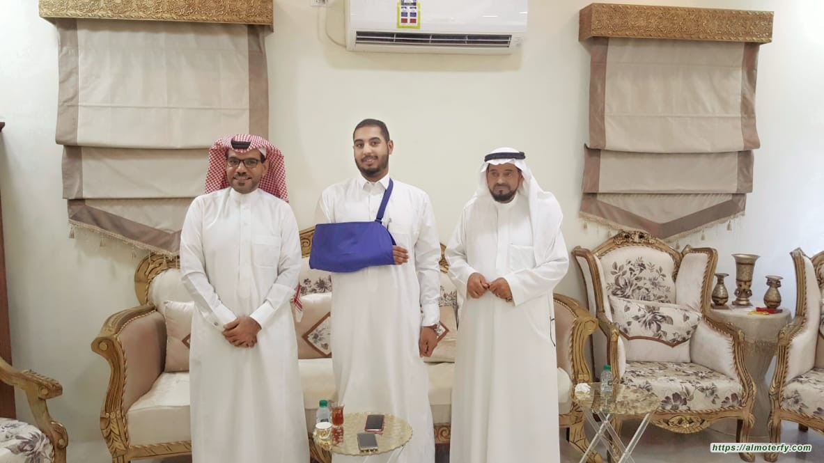 زملاء المصور "أحمد السنني" يطمئنون على صحته